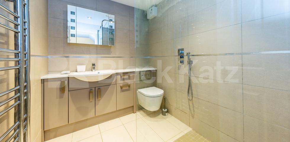 			STUNNING TWO BED!, 2 Bedroom, 1 bath, 1 reception Flat			 Queens Gardens, LANCASTER GATE